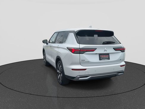 Used 2025 Mitsubishi Outlander SE image 8
