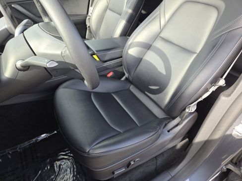 Used 2022 Tesla Model Y Performance image 5