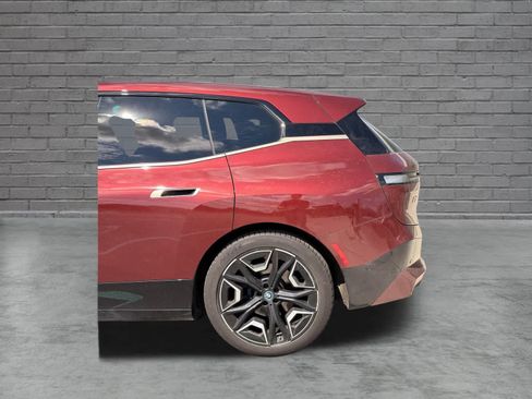 Used 2022 BMW iX xDrive50 w/ Premium Package AWD/4WD image 4