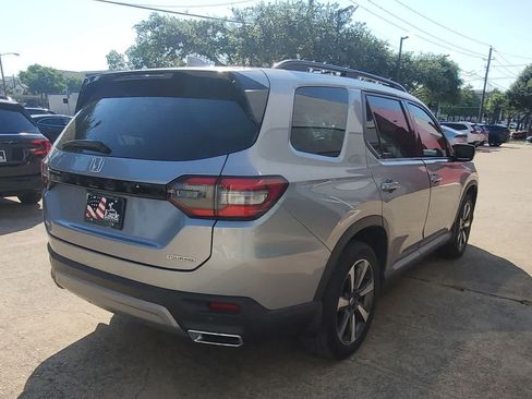 Used 2024 Honda Pilot Touring image 6
