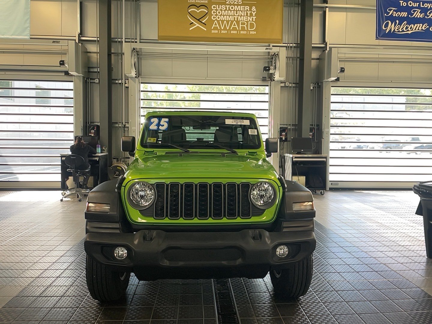 Used 2025 Jeep Wrangler Unlimited Sport AWD/4WD image 3