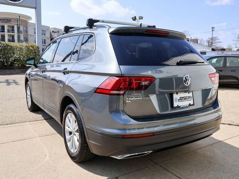 Used 2019 Volkswagen Tiguan SE w/ Panoramic Sunroof Package image 3