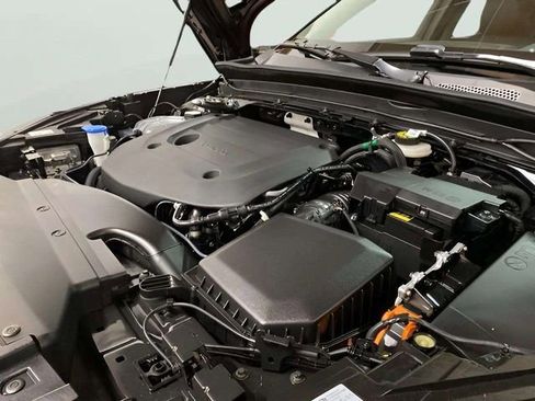 Used 2025 Volvo XC40 B5 Plus image 79