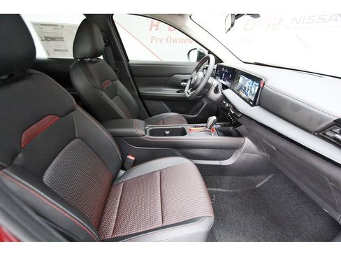 New 2026 Nissan Kicks SR FWD image 11