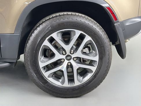 Certified 2025 Land Rover Defender 90 S image 32