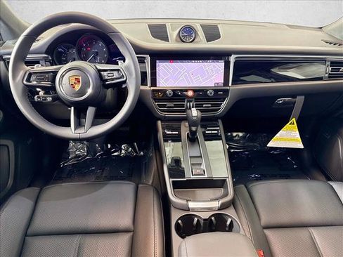 Certified 2026 Porsche Macan AWD/4WD image 21