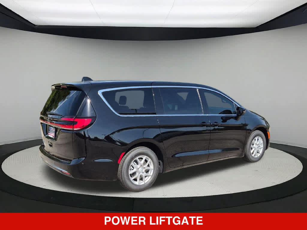 New 2027 Chrysler Pacifica Select FWD image 7