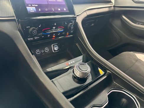 Used 2024 Jeep Grand Cherokee L Laredo image 46