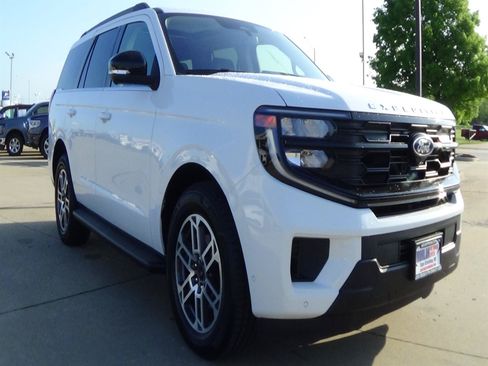 Used 2025 Ford Expedition Active AWD/4WD image 4