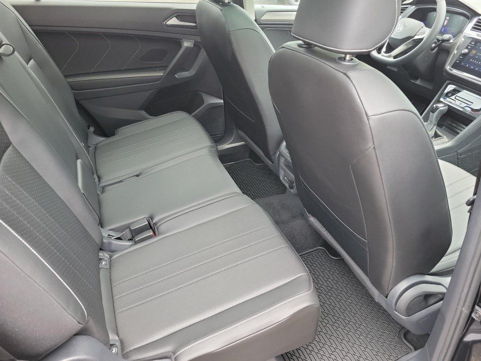 Certified 2023 Volkswagen Tiguan SE w/ Panoramic Sunroof Package FWD image 29