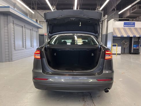 Used 2020 Ford Fusion SE image 9