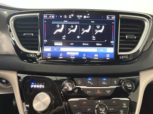 Used 2024 Chrysler Pacifica Touring-L FWD image 26