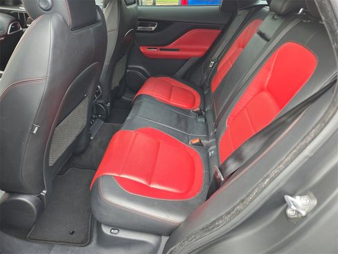 Used 2017 Jaguar F-PACE R-Sport image 18