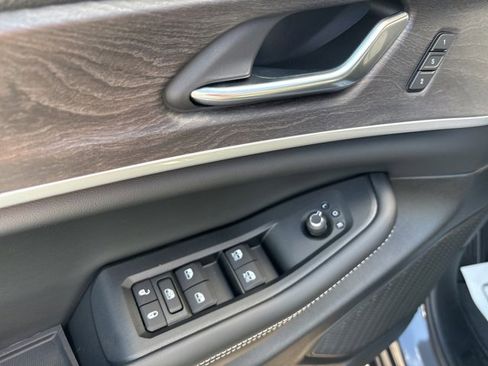 New 2025 Jeep Grand Cherokee Limited w/ Black Appearance Package image 24