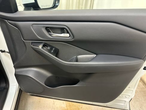 Certified 2024 Nissan Rogue SV image 27