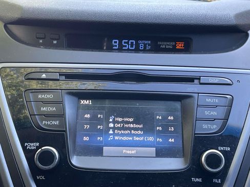 Used 2015 Hyundai Elantra SE w/ Option Group 02 FWD image 26