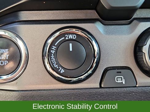 Used 2020 Toyota Tacoma TRD Sport w/ TRD Premium Sport Package AWD/4WD image 18