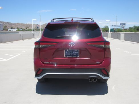 Used 2023 Toyota Highlander XSE FWD image 7