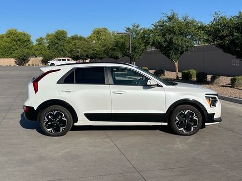 Used 2023 Kia Niro Wind FWD image 3