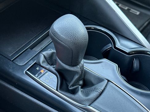 Used 2020 Toyota Camry LE FWD image 19
