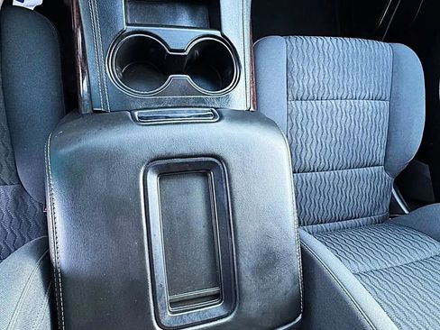 Used 2019 GMC Yukon XL SLE image 24