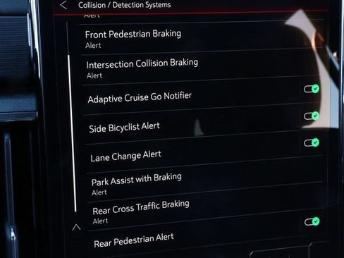 Used 2024 GMC Acadia Elevation image 18