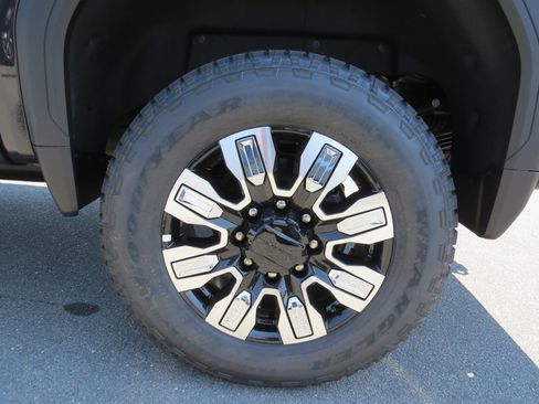 New 2025 GMC Sierra 2500 Denali w/ Denali Reserve Package image 14