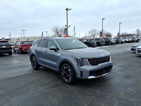 Used 2024 Kia Sorento S image 5