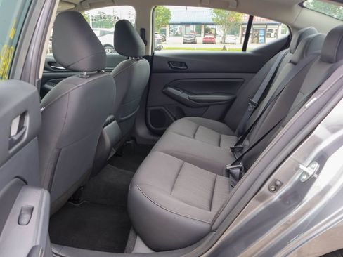 Used 2025 Nissan Altima 2.5 SV FWD image 15