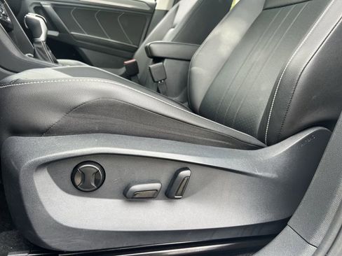 Certified 2022 Volkswagen Tiguan SE image 12