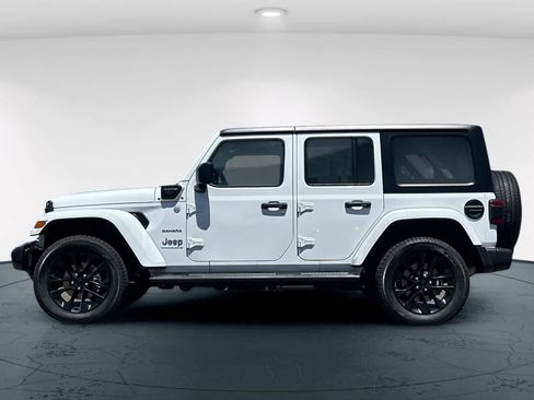 Used 2023 Jeep Wrangler Unlimited Sahara w/ Cold Weather Group AWD/4WD image 9