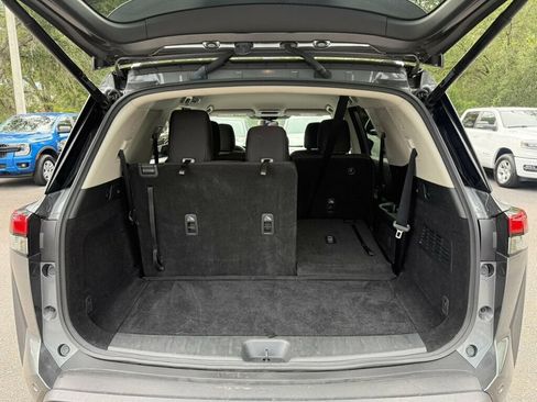 Used 2025 Nissan Pathfinder SV FWD image 8