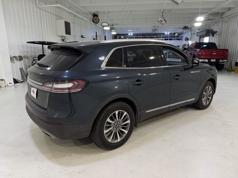 Used 2022 Lincoln Nautilus FWD w/ Premium Package image 5