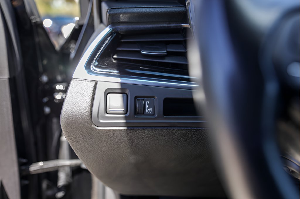 Used 2025 Cadillac XT6 Premium Luxury FWD image 15