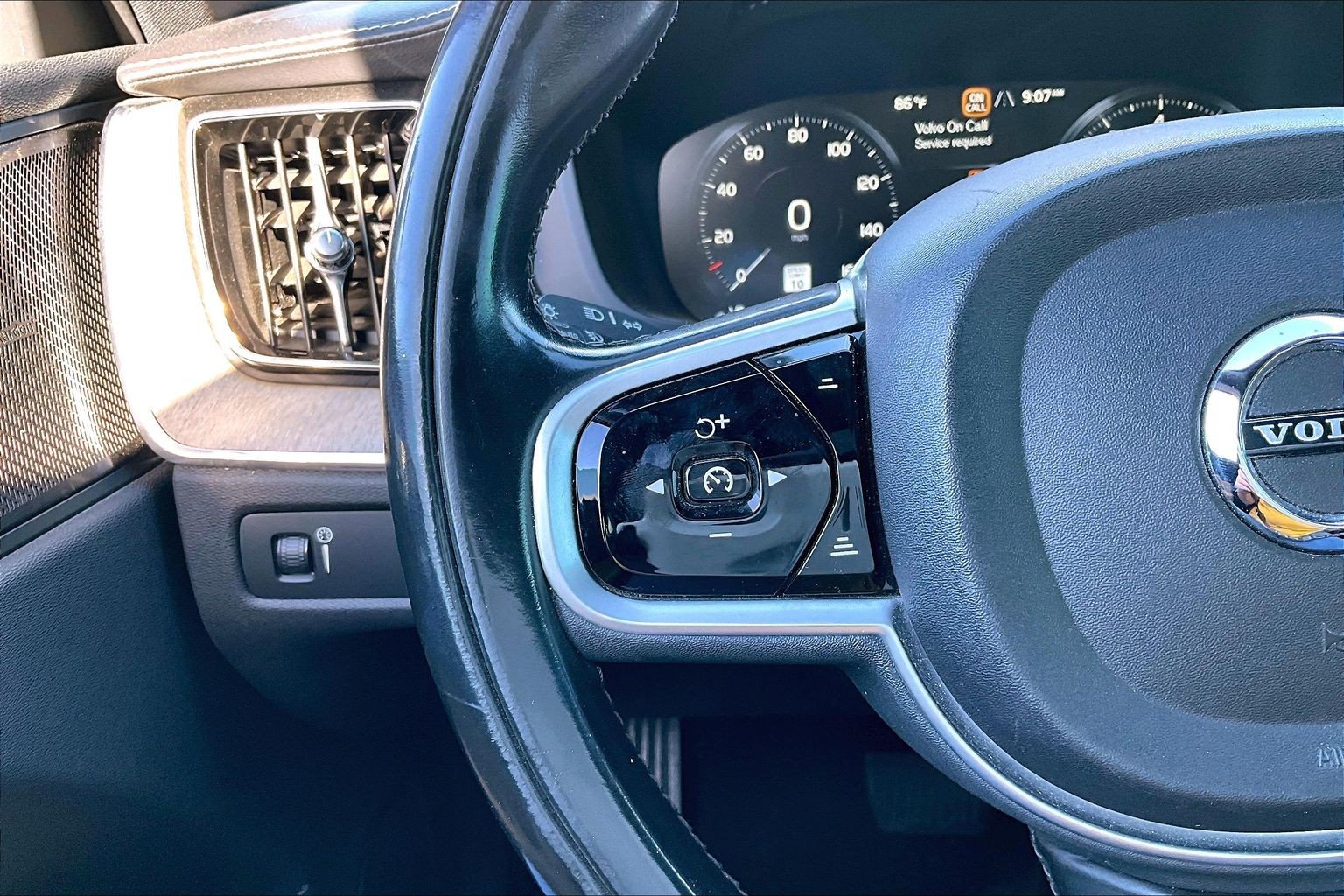 Used 2019 Volvo XC60 T5 Inscription w/ Protection Package Premier FWD image 17