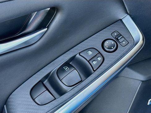 Certified 2025 Nissan Sentra SR w/ SR Premium Package FWD image 10