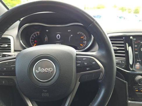 Used 2019 Jeep Grand Cherokee Limited AWD/4WD image 16