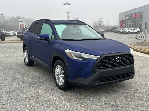 Used 2022 Toyota Corolla Cross LE image 3