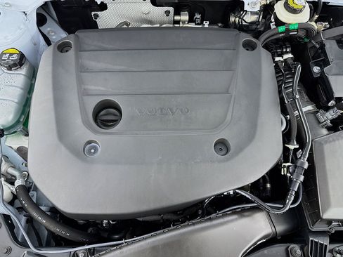 Used 2026 Volvo XC40 B5 Plus AWD/4WD image 37