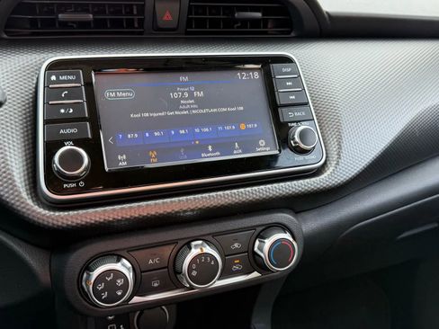 Used 2020 Nissan Kicks S image 17