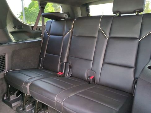 Used 2022 Cadillac Escalade ESV Premium Luxury AWD/4WD image 15