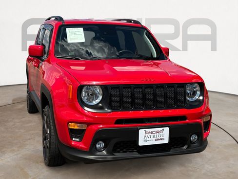 Used 2022 Jeep Renegade Latitude AWD/4WD image 4