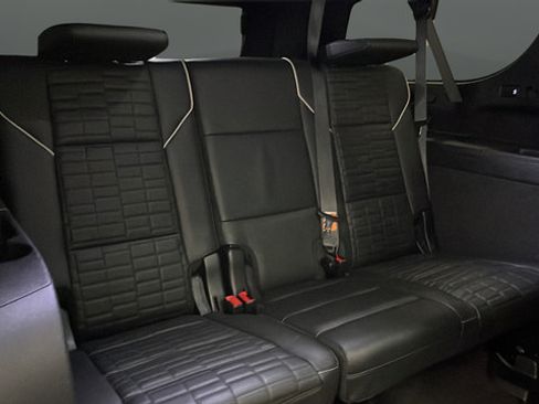 Used 2023 Cadillac Escalade ESV Sport Platinum w/ LPO, ONYX Package AWD/4WD image 25