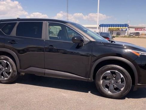 Used 2025 Nissan Rogue SV AWD/4WD image 3