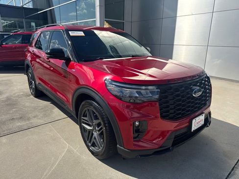 Used 2025 Ford Explorer ST-Line w/ Premium Package RWD image 1