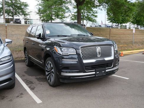 Used 2024 Lincoln Navigator Reserve AWD/4WD image 3