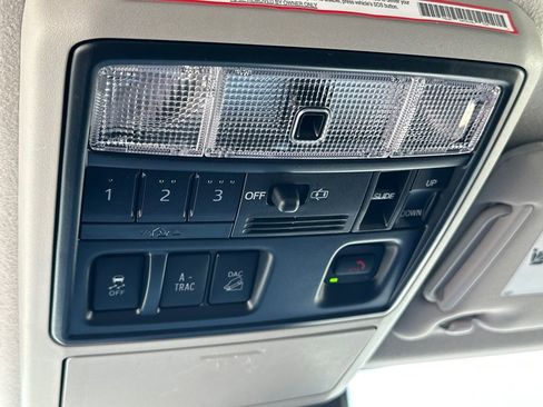 Used 2023 Toyota 4Runner Limited AWD/4WD image 33