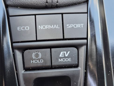 Used 2025 Toyota Camry SE w/ Multimedia Upgrade Package image 32