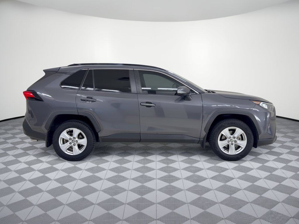 Used 2021 Toyota RAV4 XLE w/ Convenience Package FWD image 8