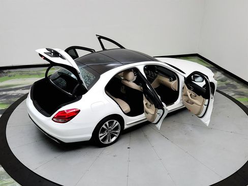 Used 2018 Mercedes-Benz C 300 Sedan w/ Premium Package image 39